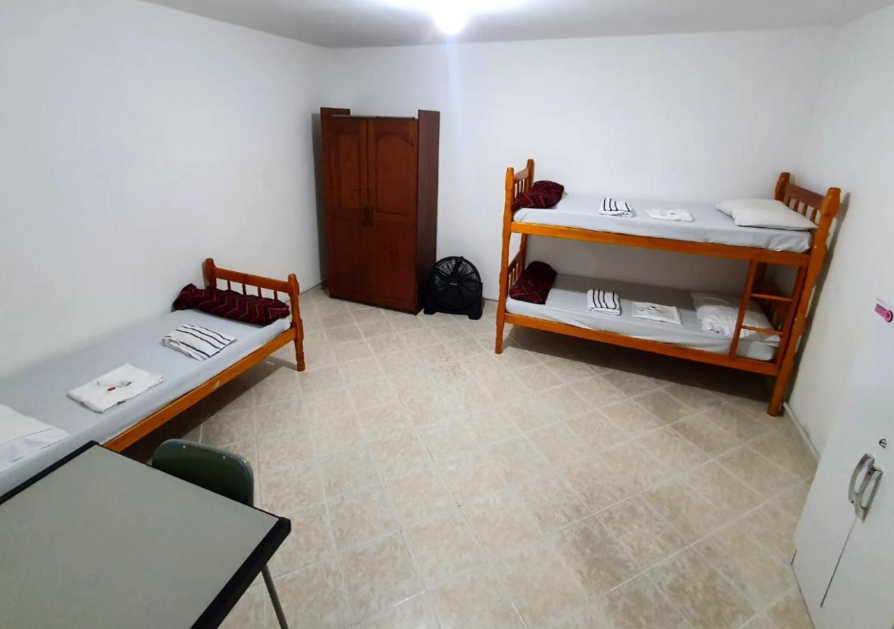 Hostel Airport Rooms Diadema Ngoại thất bức ảnh